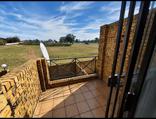 2 BEDROOM TOWNHOUSE FOR SALE IN KOOKRUS